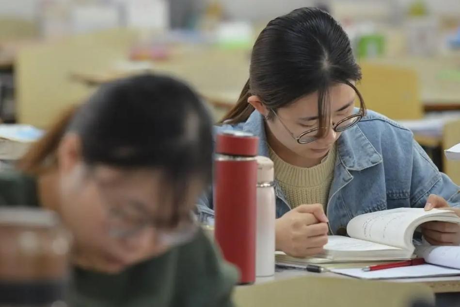 工龄越长越吃香的专业,可以干到退休的五个铁饭碗专业