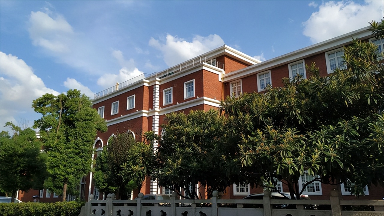 这些高校隐藏的王牌专业性价比高,最好的30所211大学及名牌专业