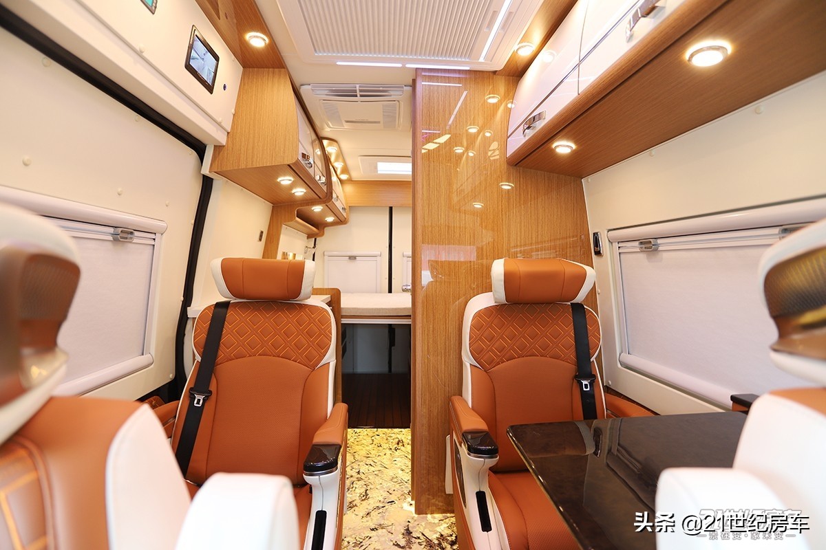 福特商务旅游一体的豪华房车,福特黑骑士商旅两用房车