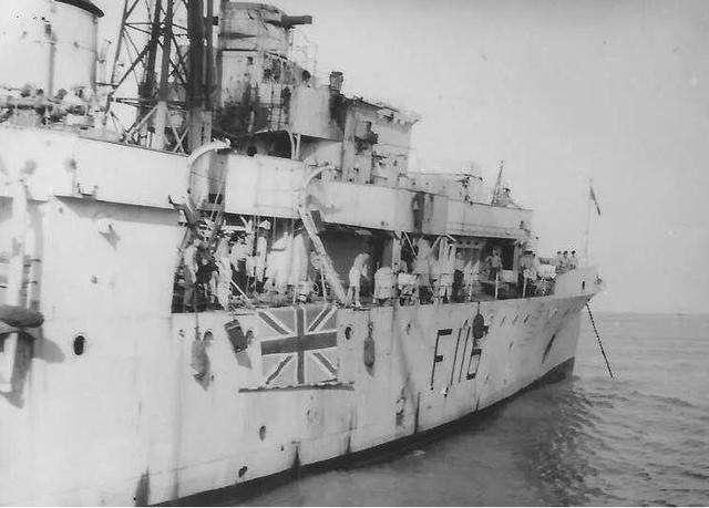 英军舰在长江被打到举白旗，丘吉尔扬言报复，毛主席：你报复什么