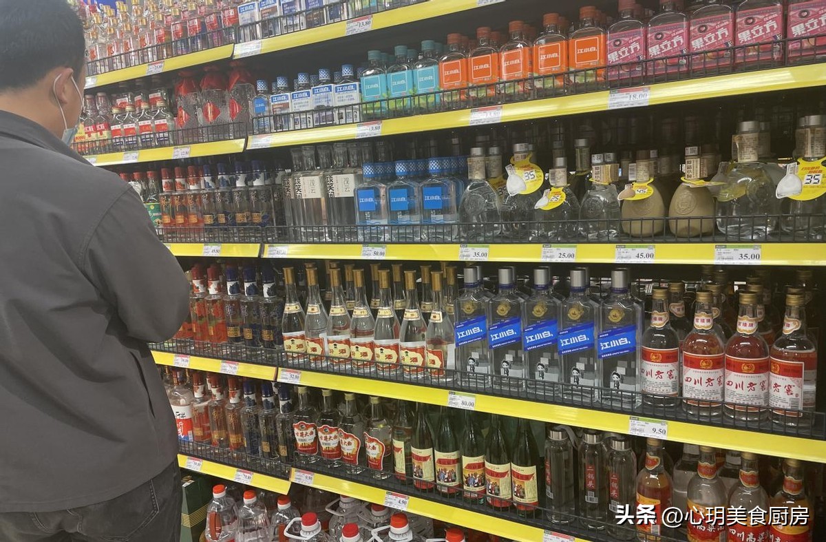 超市里4种不起眼的廉价白酒,超市不起眼的廉价酒