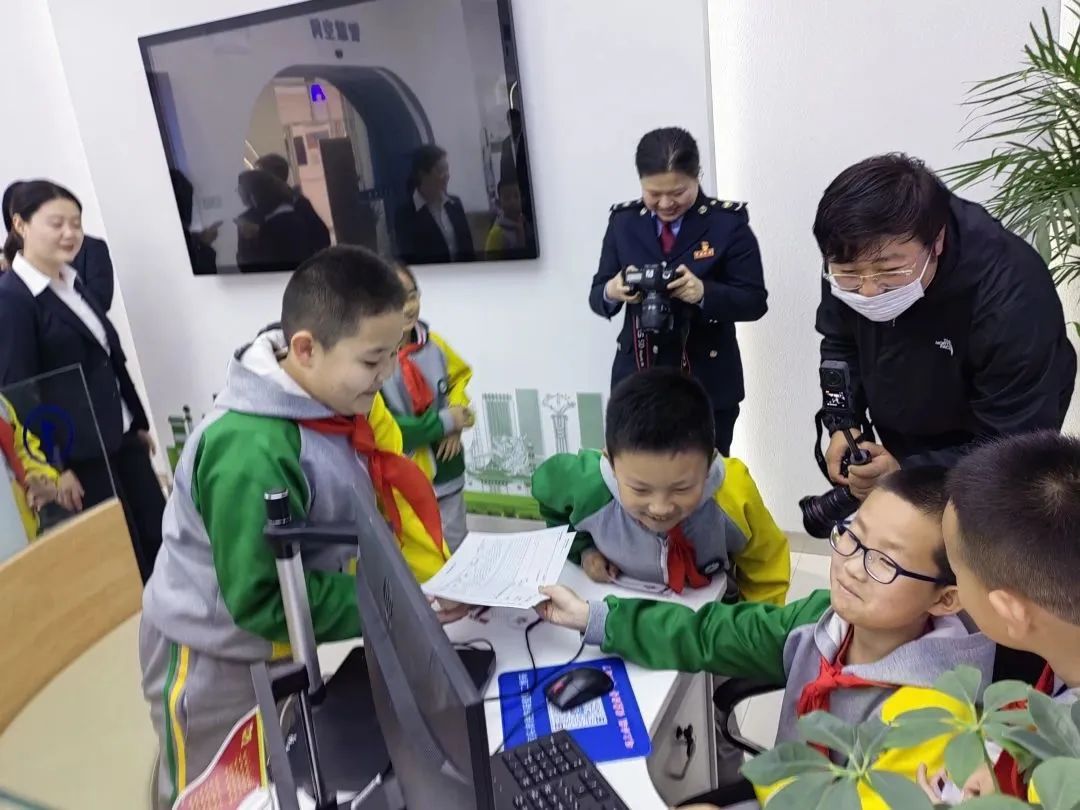 包头市包钢实验二小·体验税收时空之旅，我是小小“税”法宣传员