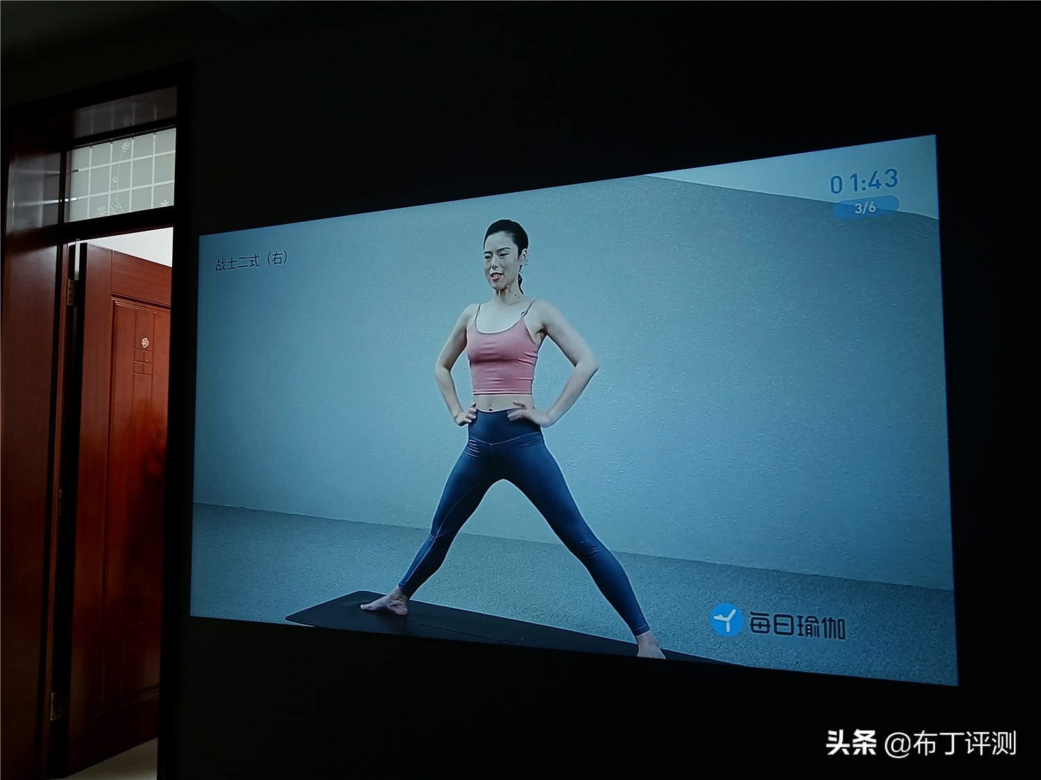 买大屏电视机还是买智能投影,投影机和液晶电视哪个比较实用