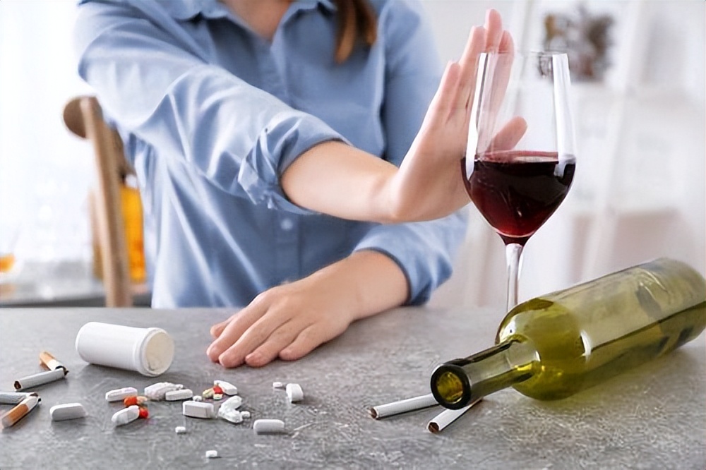 高血压时血管会产生如何的变化,高血压会引起手指甲的什么变化