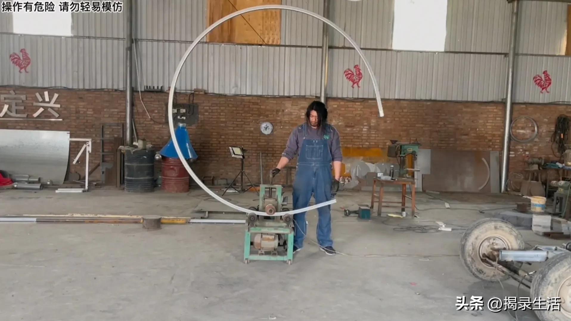 小伙30岁了还“不务正业”，靠无用发明走红，高调做事低调做人