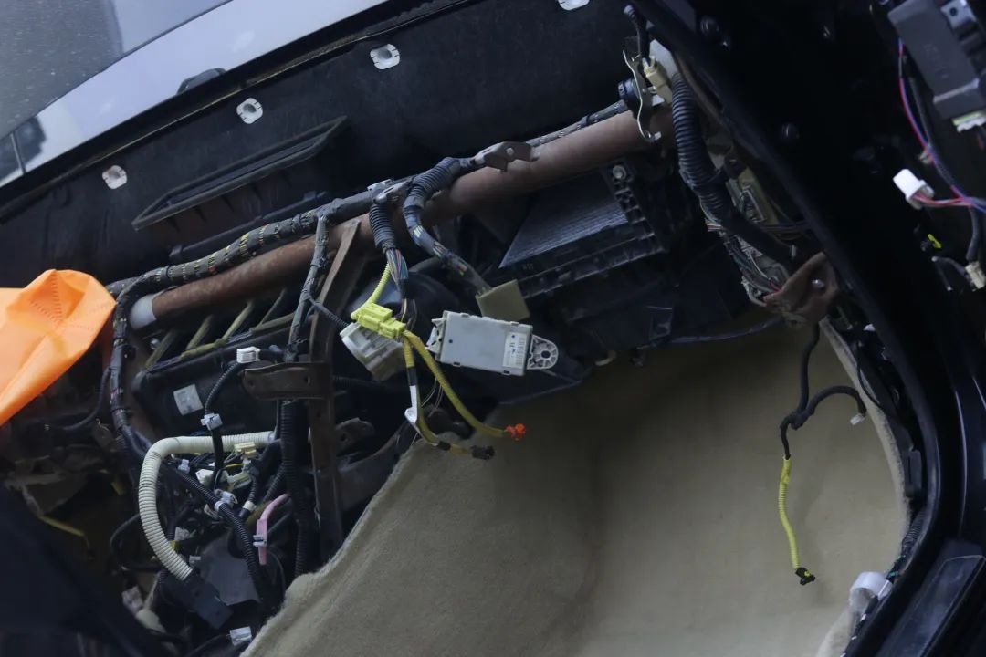 老皇冠全车翻新整备50000元,12代皇冠二手翻新要多少钱