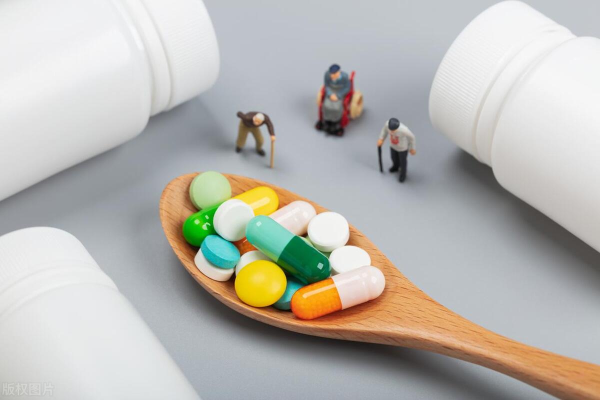 女性分泌咸水是什么原因,为什么女性排出的尿是黄色的