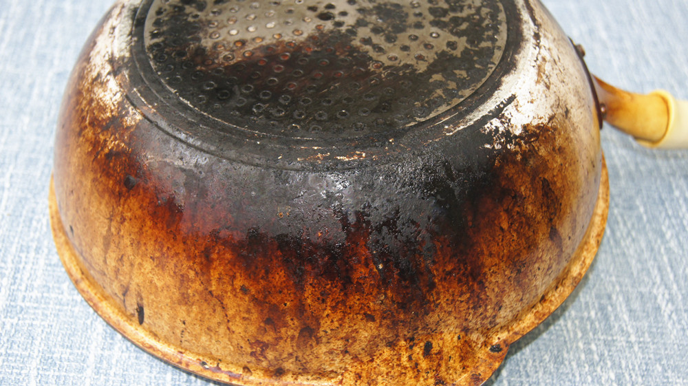 家里锅底黑垢难清除有什么好办法,不锈钢锅怎么清洗锅底污渍