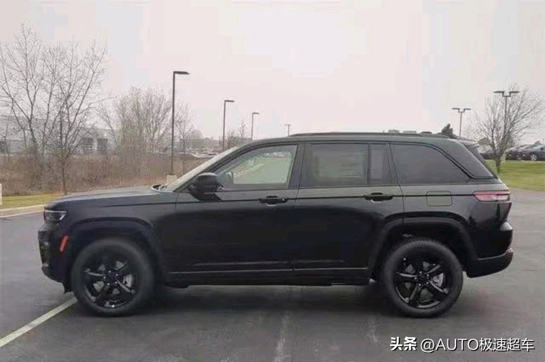 大切诺基srt8黑武士对比奥迪r8,2014款大切诺基黑武士外观改装