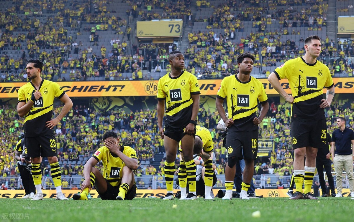 德甲经典回顾10-11赛季拜仁vs多特,榜首易主拜仁遭逆转多特迎大捷