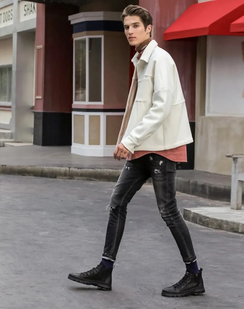 大黄靴和牛仔裤搭配,皮靴配牛仔裤