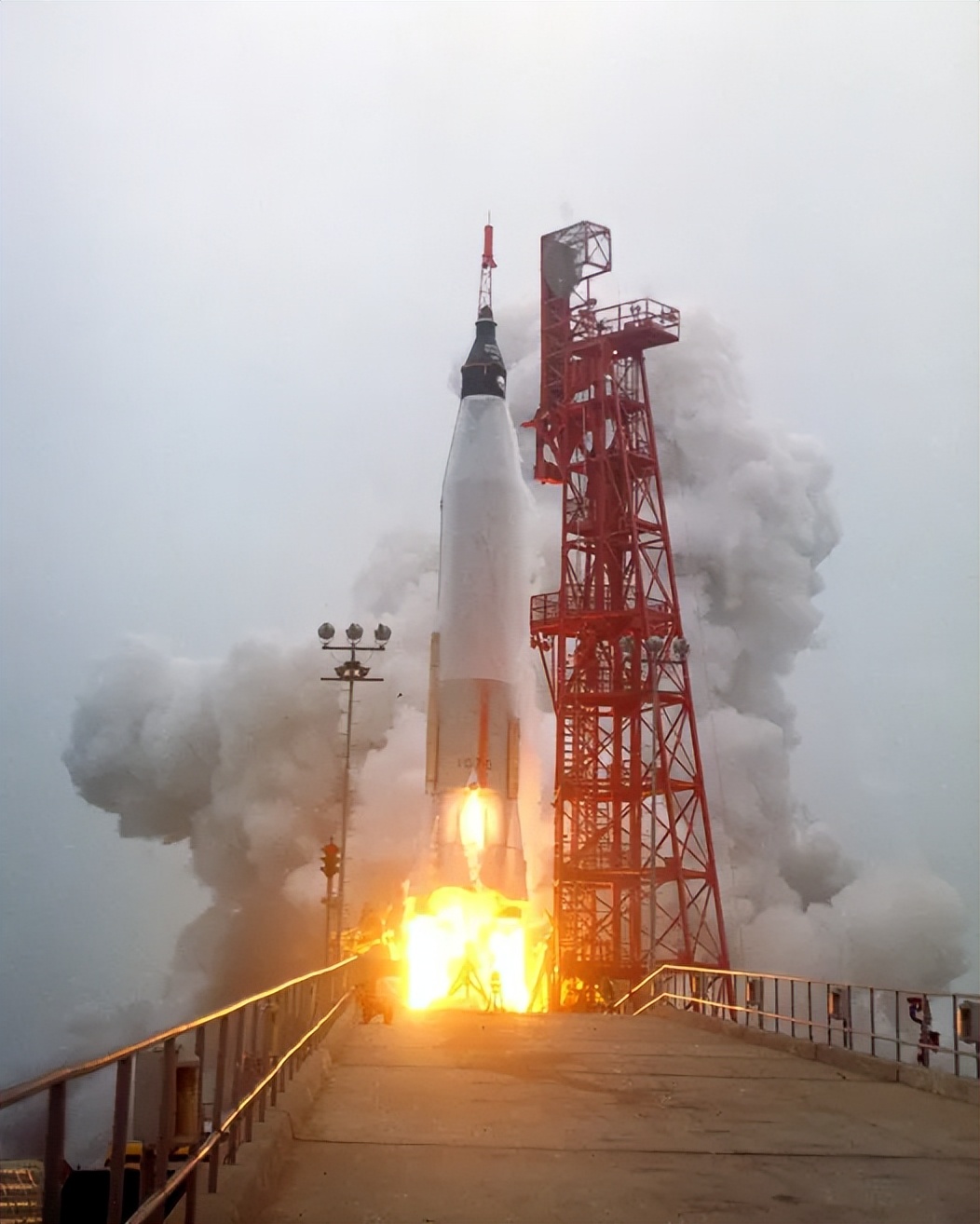 欧米茄超霸赛车计时码表值得买吗,百年灵超级海洋和欧米茄超霸