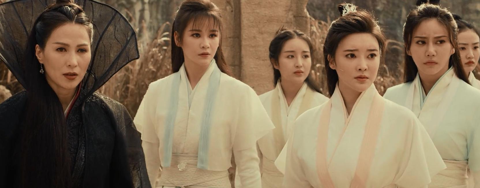 一个斜眼，一个满脸痘痘，这颜值王晶你也吹的下去？