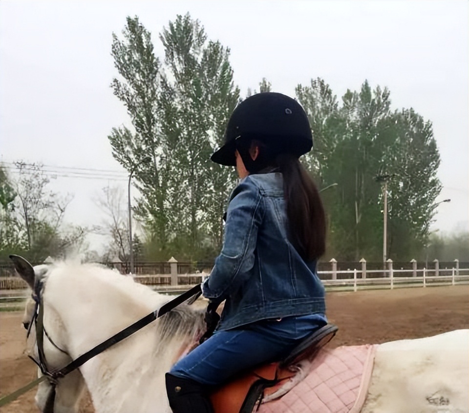 王诗龄瘦了20斤，美到不敢认！明星家的小孩果然都是胖着玩儿的