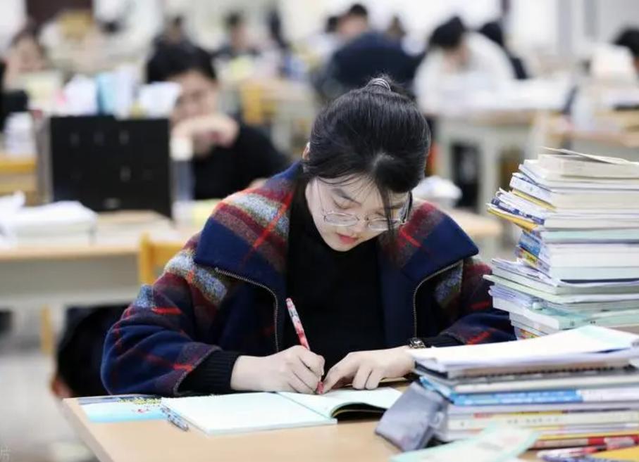 3+2本科与成人本科有什么区别,3+4本科和全日制本科的区别