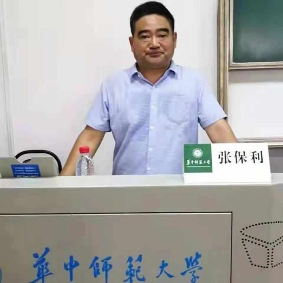 从中师生到登上大学讲坛：当老师好，一辈子平平安安