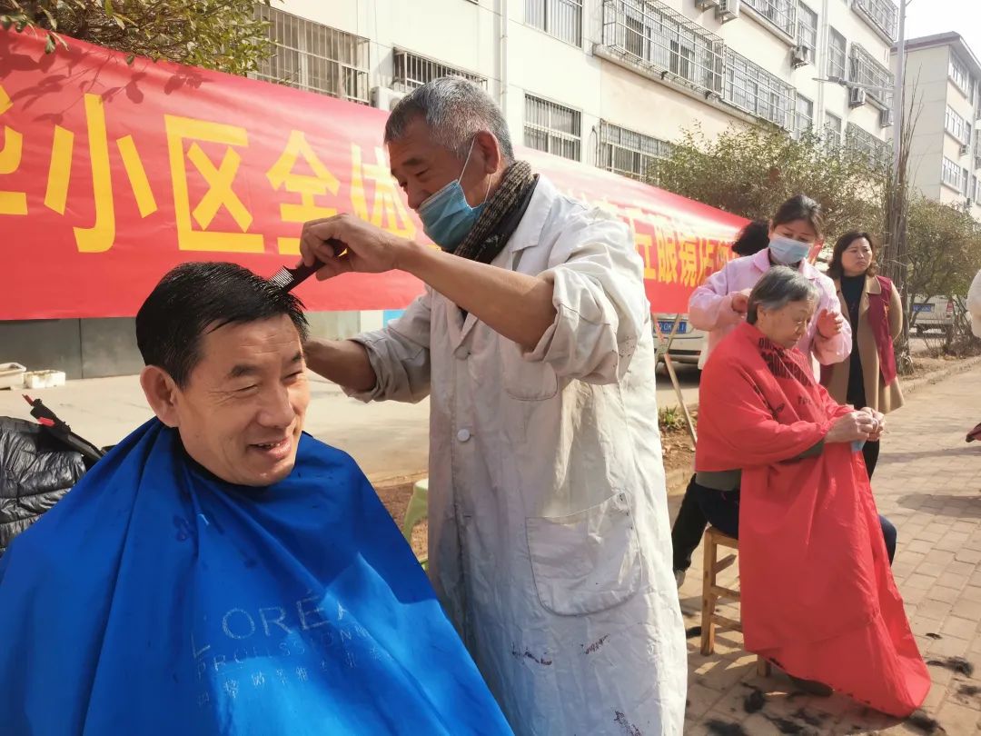 蒙阴街道新华社区:弘扬雷锋精神,服务居民群众