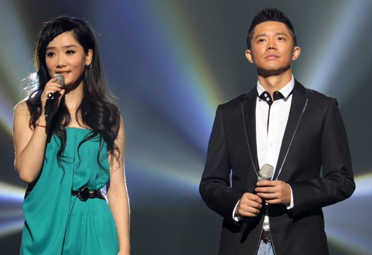 凤凰传奇24年前的约定五五分账,凤凰传奇凭什么五五分账