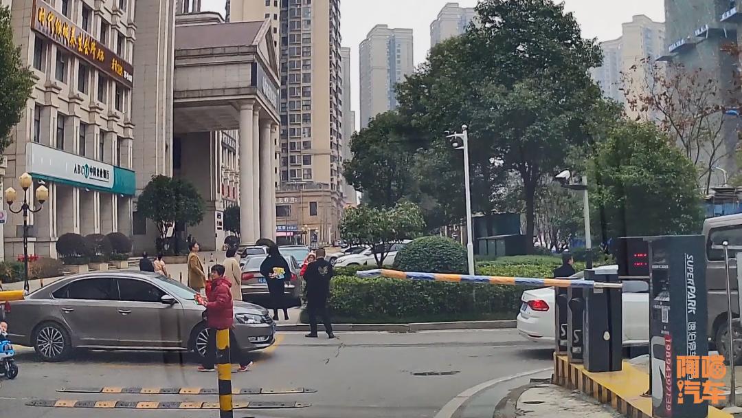 发生交通事故对方全责怎么报保险,发生交通事故对方全责报保险流程