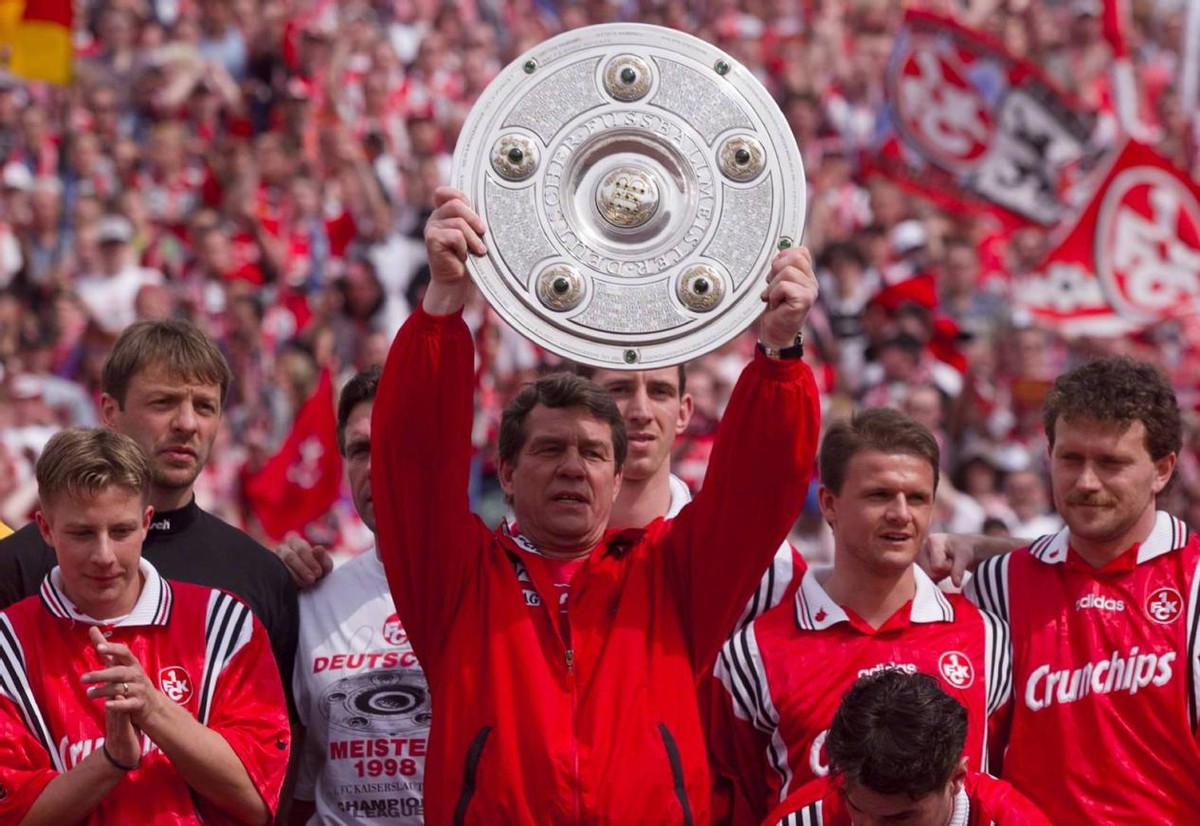 「足历5·2」升班马最强逆袭！“凯泽斯劳滕奇迹”永载足球史册