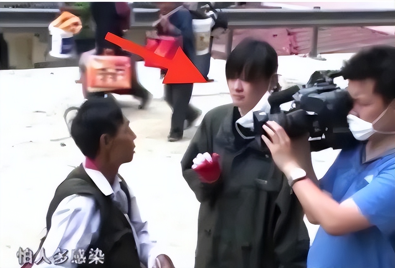 前央视主持突发意外！脚被这种金属条穿透鲜血直流！很多家里装了