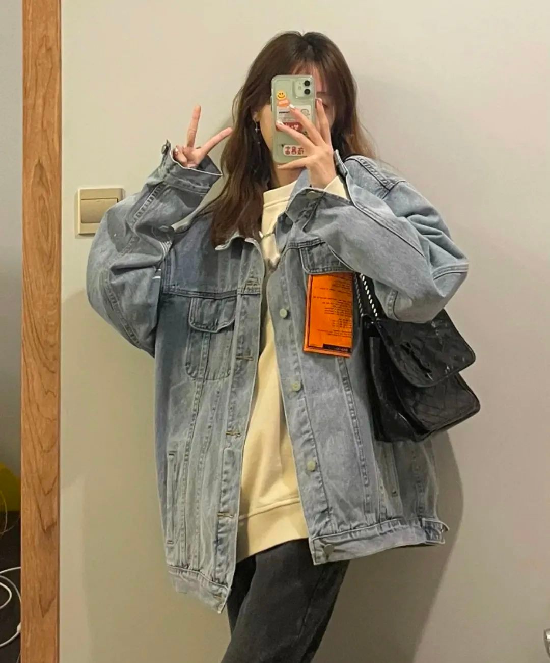 秋款牛仔外套怎么穿好看又时尚,秋天大版牛仔外套怎么搭配好看