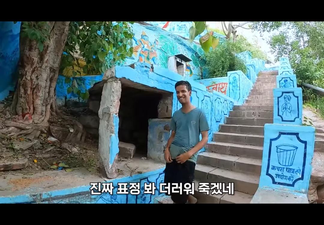 韩国女子单独在印度旅行，被男子跟踪性骚扰，掏生殖器还猥琐微笑