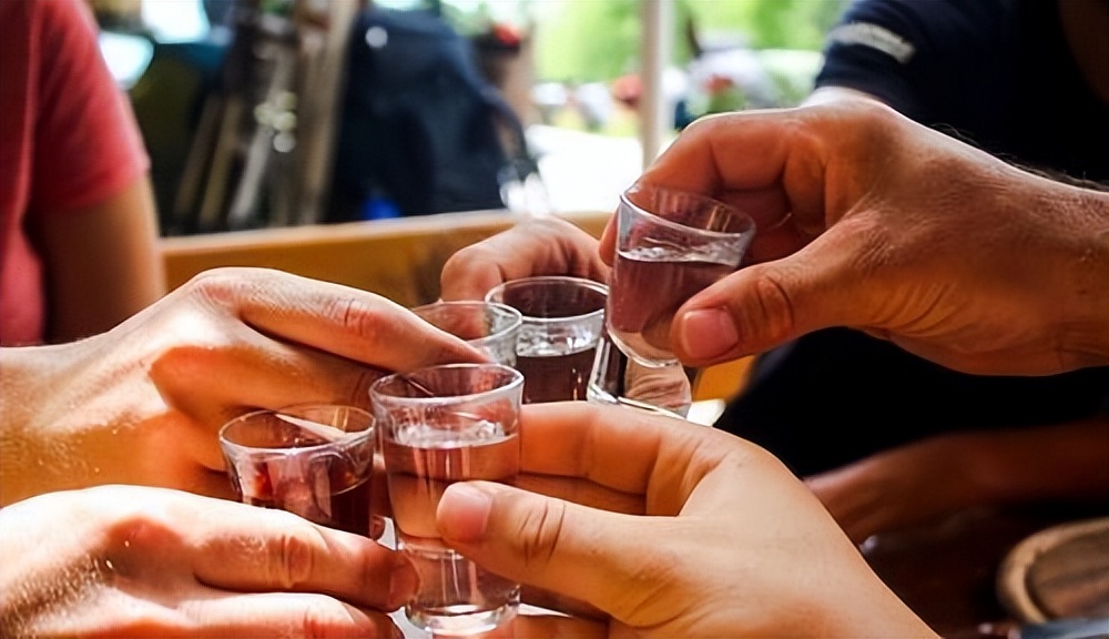 江苏男人喜欢喝海之蓝42度酒吗,海之蓝哪款酒最好喝