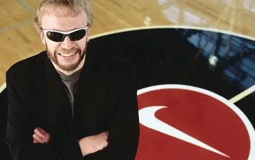 耐克暴跌,耐克近期大事件