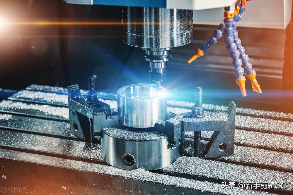 在周大福买到有裂痕的钻戒怎么办,在周大福买一个金戒指要多少钱