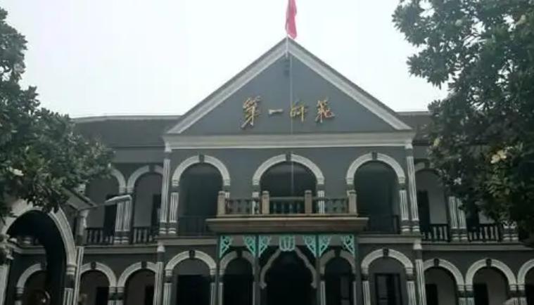 1954年，毛主席曾三次登上故宫城墙，却绝不踏进故宫半步，为何？