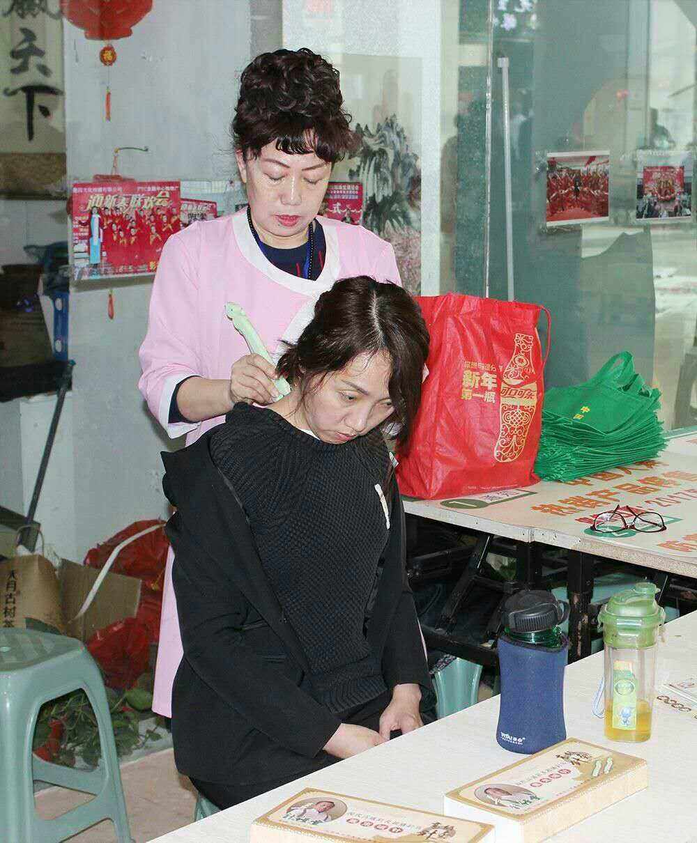 中医扎针治疗偏头痛,夹脊脉冲电针疗法