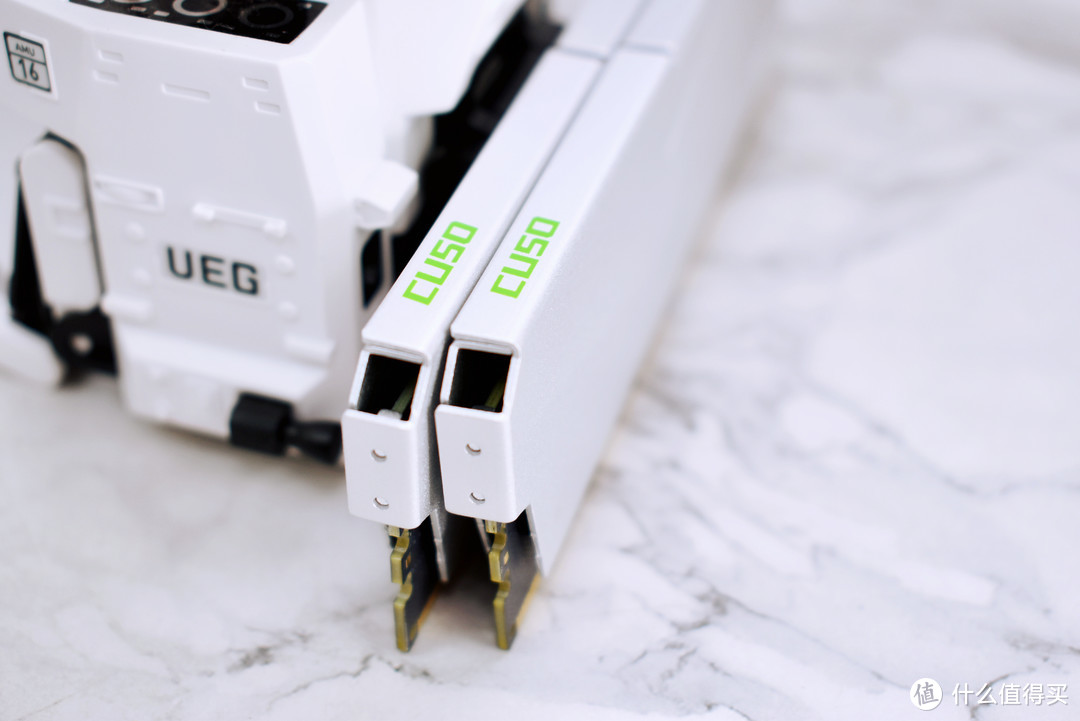 性价比之王！酷兽（CUSO）夜枭DDR56400内存上手，省钱也有强战力