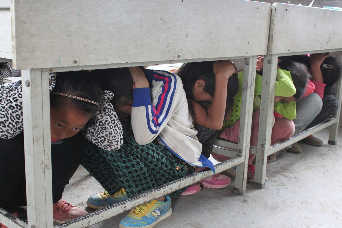 台风吹得房屋倒塌如何自救,遇到房屋倒塌怎么办