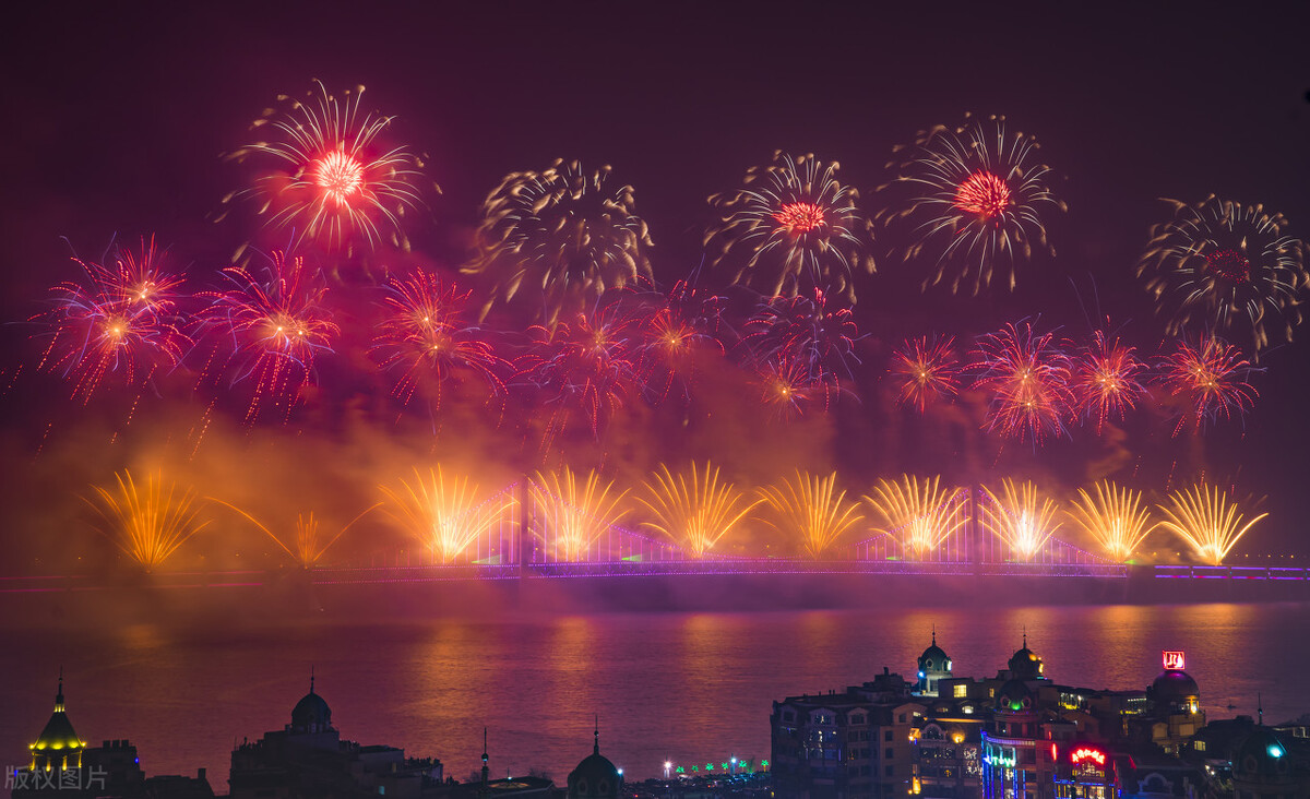 春节的年味儿是烟花赋予的，读12句古诗词里的烟花璀璨！