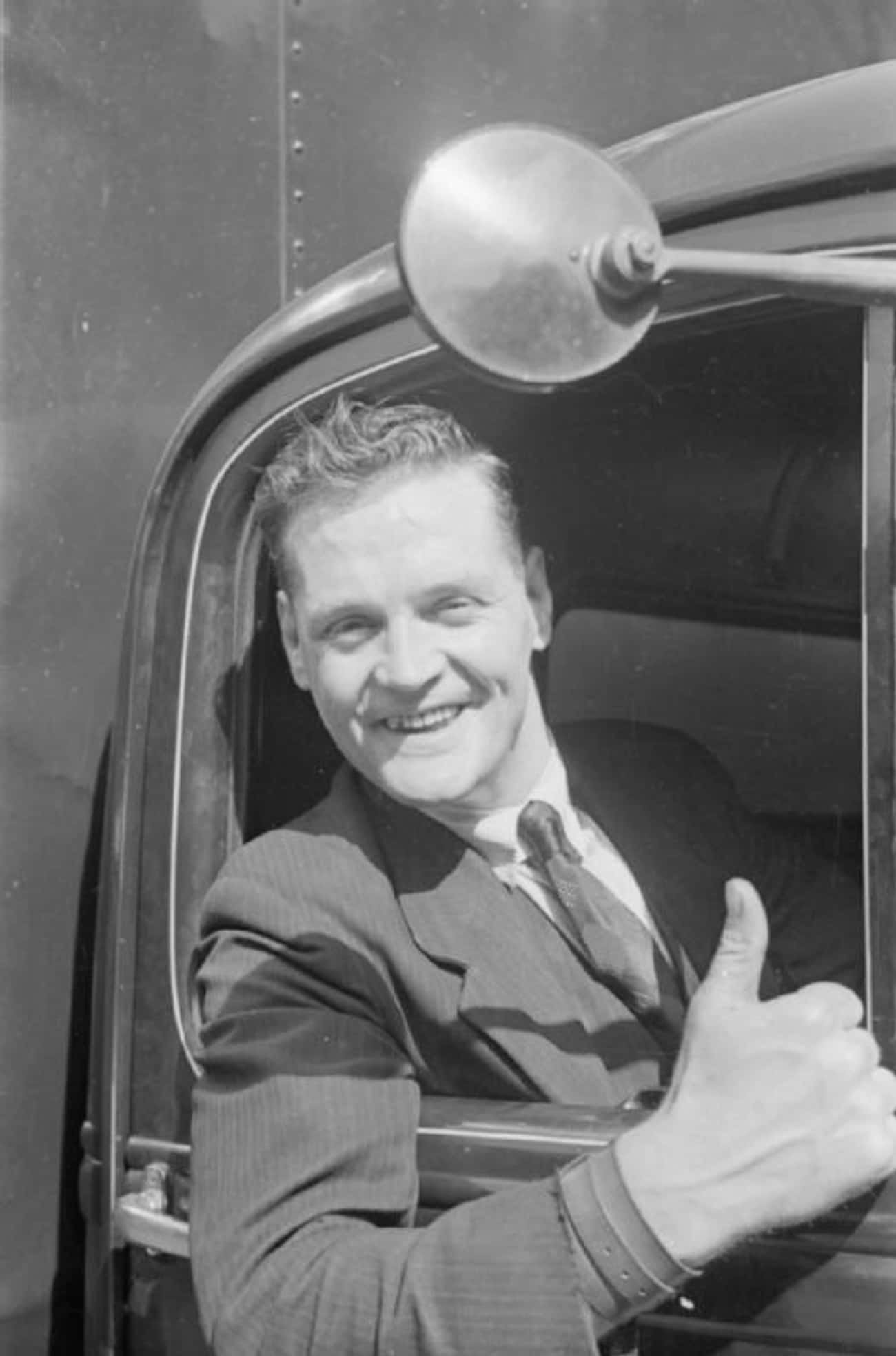 对别人竖中指触犯了什么法律,如何界定对别人竖中指