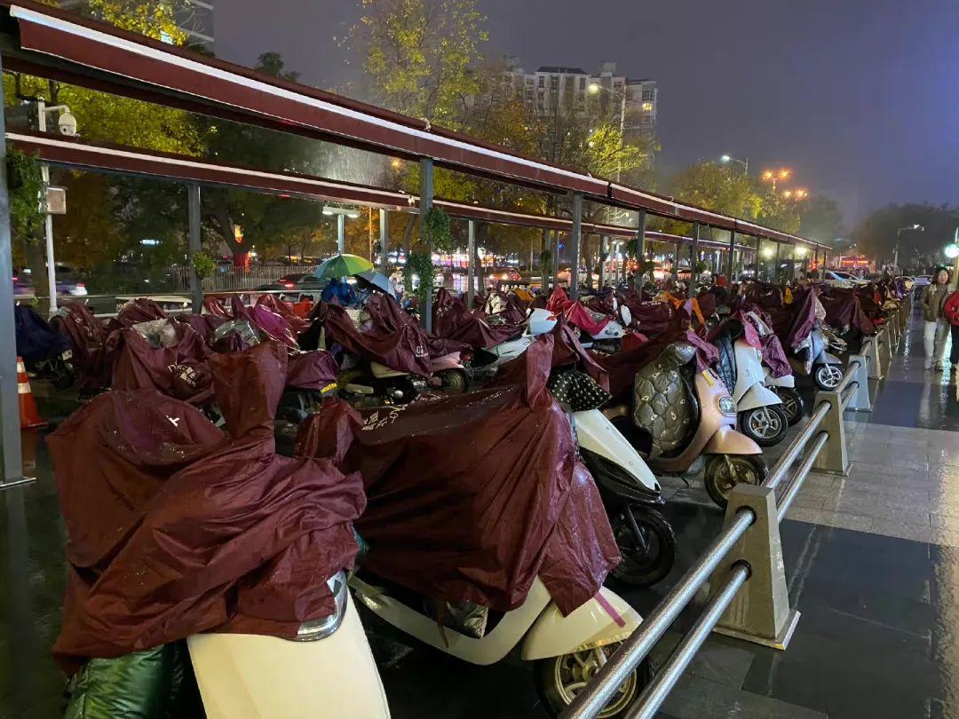 胖东来给员工设委屈奖抖音,胖东来奖励员工5000委屈奖新闻