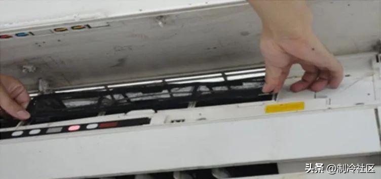 空调过滤网湿的能放进去吗,空调怎么清洗方法最简单