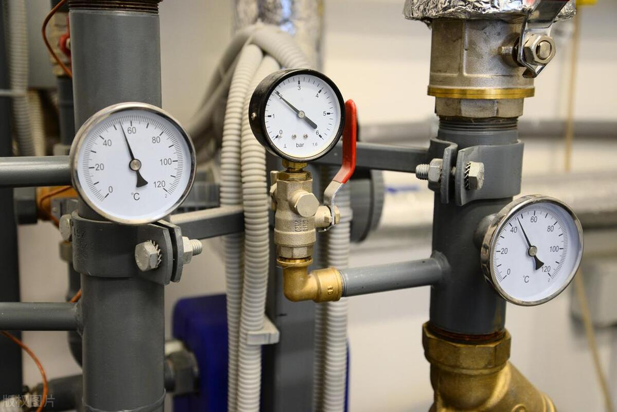 汽车排气管堵塞的症状,如果排气管被堵会有什么反应