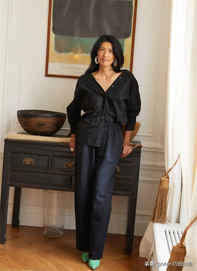 50岁还风韵犹存的女人，我只服这4位：外穿衣高雅，内饱含书卷气