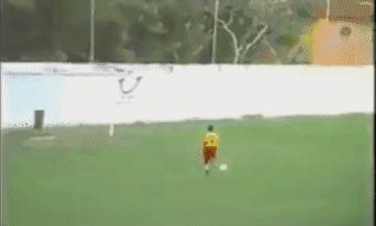 足球场上搞笑视频,盘点足球十大搞笑瞬间