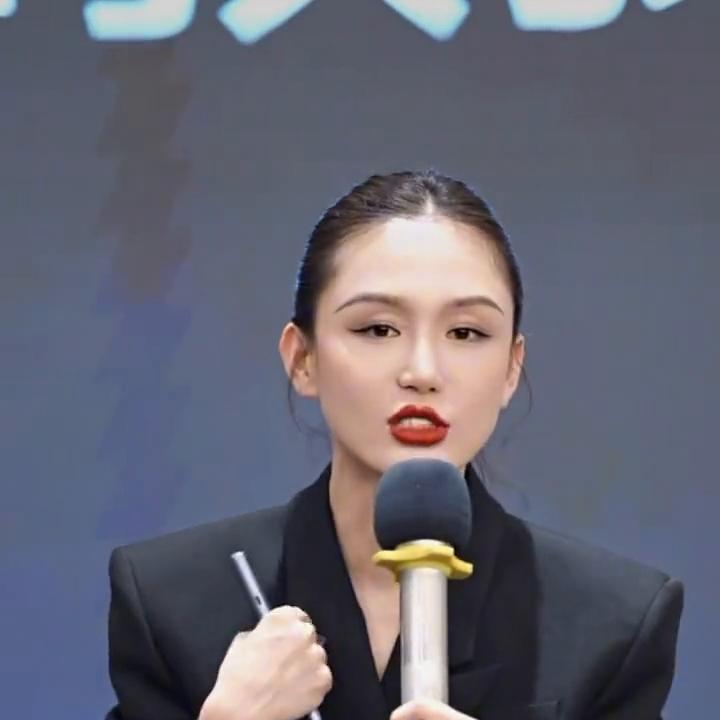 满嘴抱怨指责的人什么心态,那些道貌岸然指责别人的人