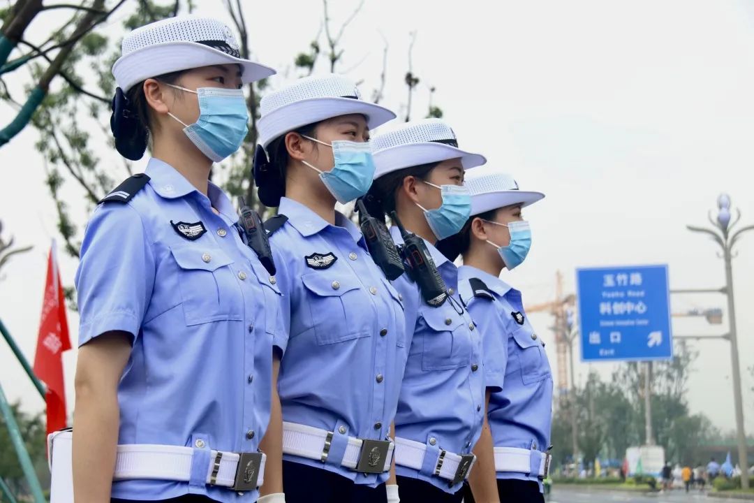 春风如你熠熠芳华,致敬了不起的她春风十里芳华如你