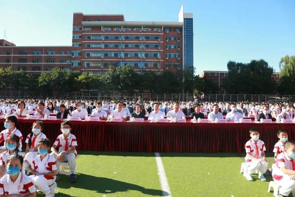 人大附中同学，开学快乐！大中小学思政课一体化建设教育基地揭牌！