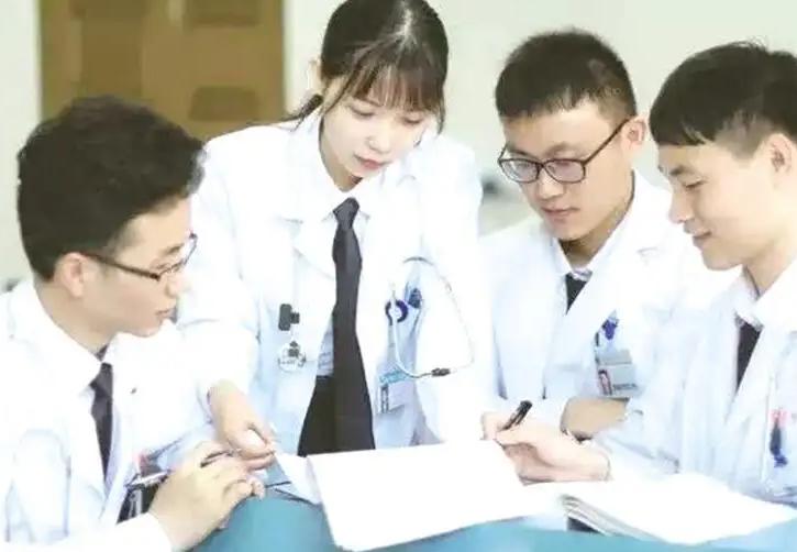 上海的顶级医生能年收入千万吗,上海三甲医院医生的真实收入