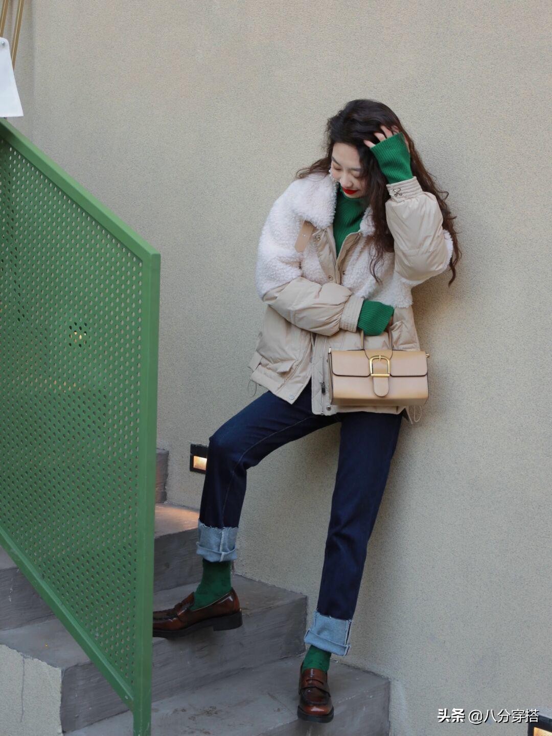 今年最火的羊羔绒外套,羊羔绒外套冬季温柔系穿搭