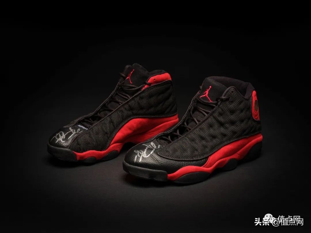 乔丹一双参赛球鞋拍卖出147美万元,乔丹airjordan1low复古蓝真假