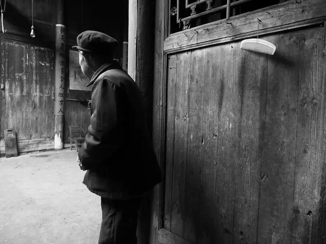 深度还原当代年轻人啃老,当代年轻人啃老现状