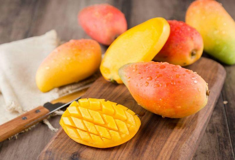 芒果怎样剥皮最方便且不脏手,芒果怎么吃不脏手又好剥皮的方法