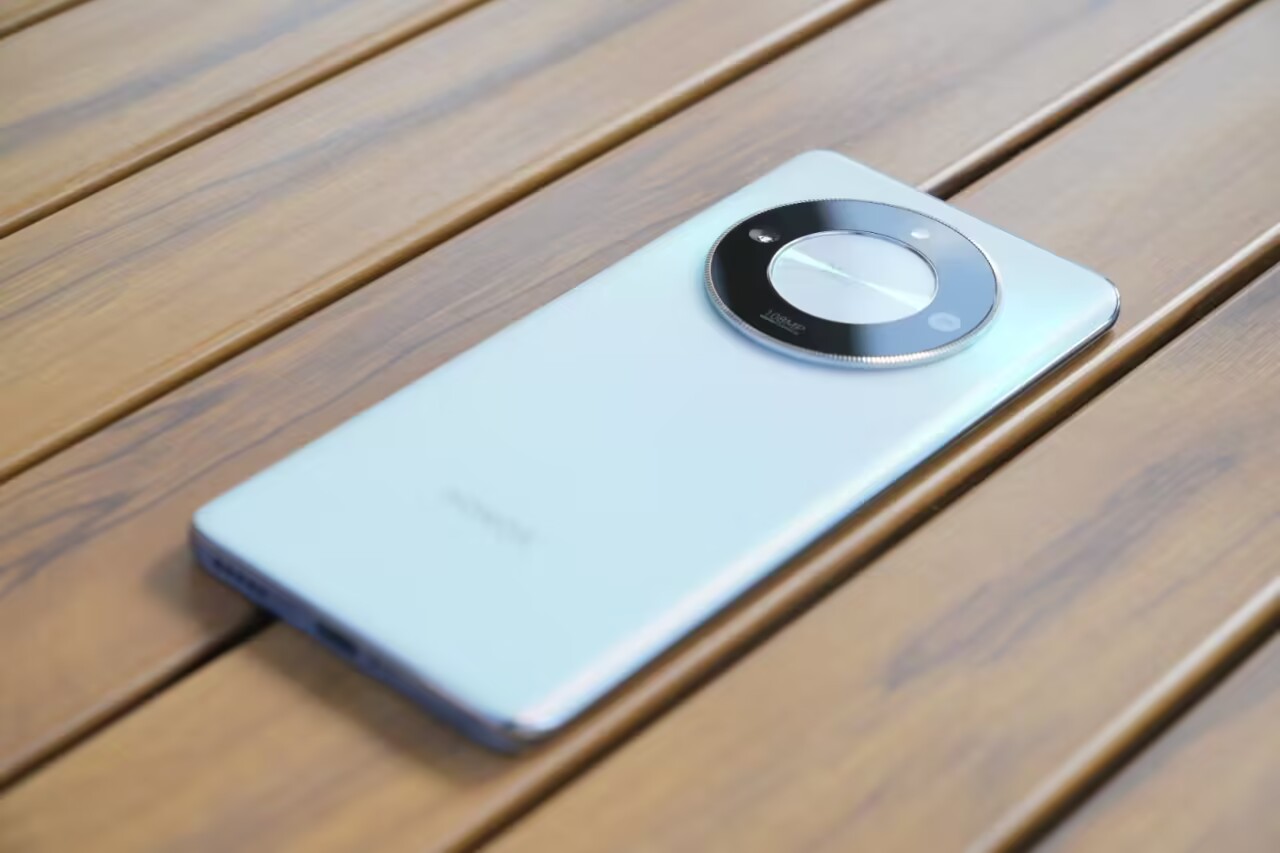 华为mate60外观撞脸荣耀x50,外观与mate60相似的手机